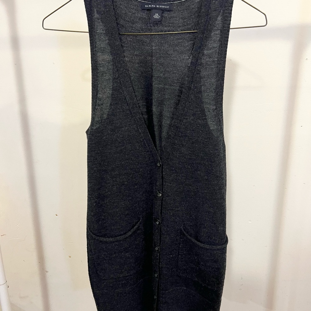 100% Merino Wool Sleeveless Cardigan – Soft, Breathable & Timeless | Size Small